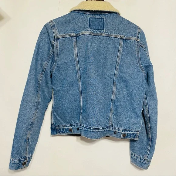 Levi’s Womens Light Blue Washed Sherpa Trucker Jacket Size Medium - Picture 3 of 6
